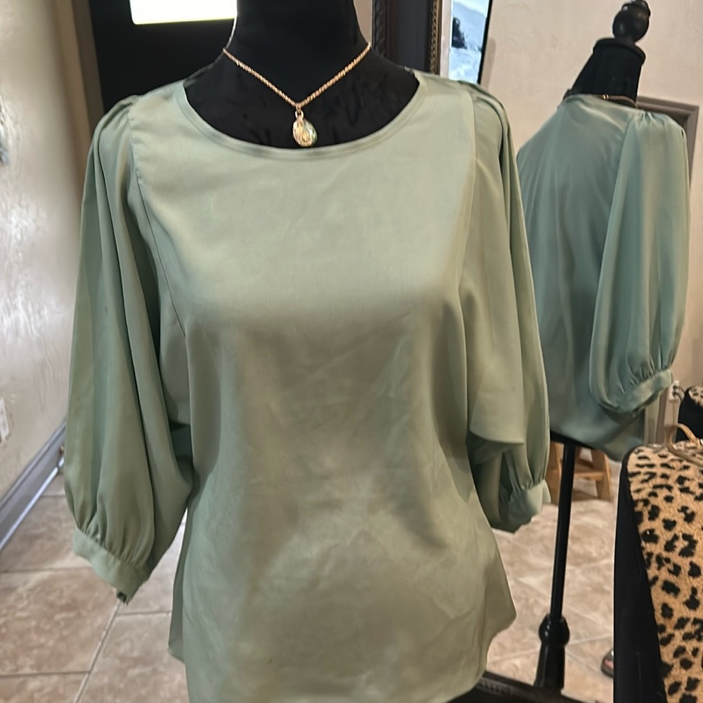 Beautiful Sea foam blouse